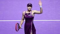 Elena Rybakina steht nach dem Sieg über Jessica Pegula im Endspiel der WTA Finals. Elena Rybakina steht nach dem Sieg über Jessica Pegula im Endspiel der WTA Finals.