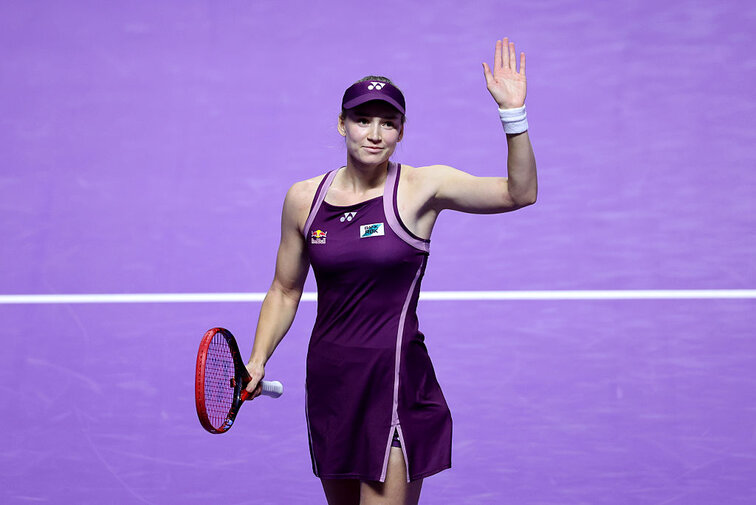 Elena Rybakina steht nach dem Sieg über Jessica Pegula im Endspiel der WTA Finals. Elena Rybakina steht nach dem Sieg über Jessica Pegula im Endspiel der WTA Finals.
