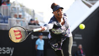 Serena Williams steht mit Ons Jabeur im Halbfinale