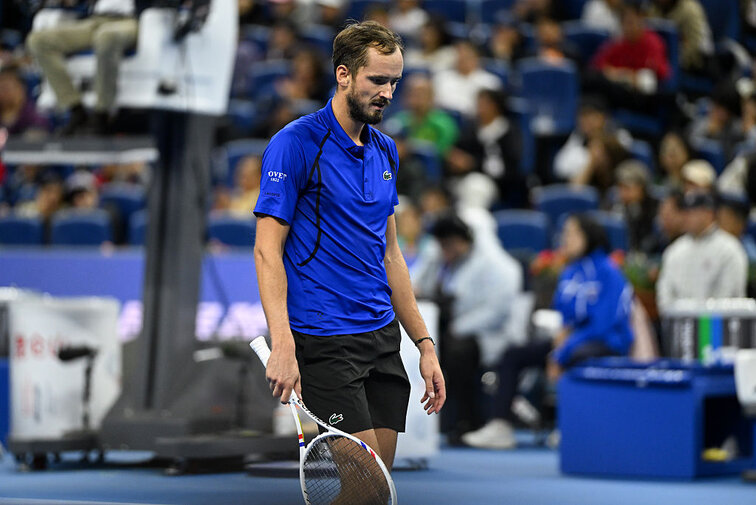 Daniil Medvedev wurde gegen Novak Djokovic disqualifiziert