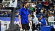 Daniil Medvedev wurde gegen Novak Djokovic disqualifiziert