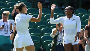 Aryna Sabalenka und Coco Gauff am Freitag auf dem Centre Court in Wimbledon