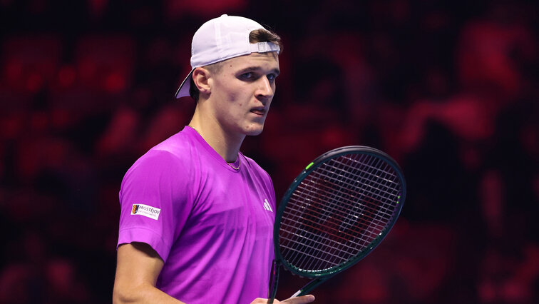 Jakub Mensik setzte sich in Auckland nach hartem Kampf gegen Pablo Carreno-Busta durch