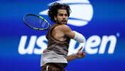 Carlos Alcaraz ist mit fliegendem Haar id die dritte Runde der US Open 2026 eingezogen