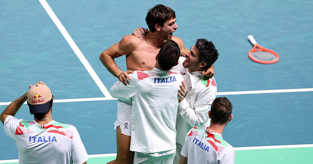 Davis-Cup-Hulk-Cobolli-erinnert-nicht-nur-nach-dem-Match-an-Djokovic