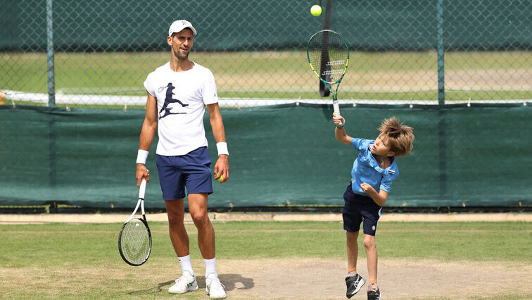 Novak Djokovic mit Sohn Stefan im Juni in Wimbledon Novak Djokovic mit Sohn Stefan im Juni in Wimbledon