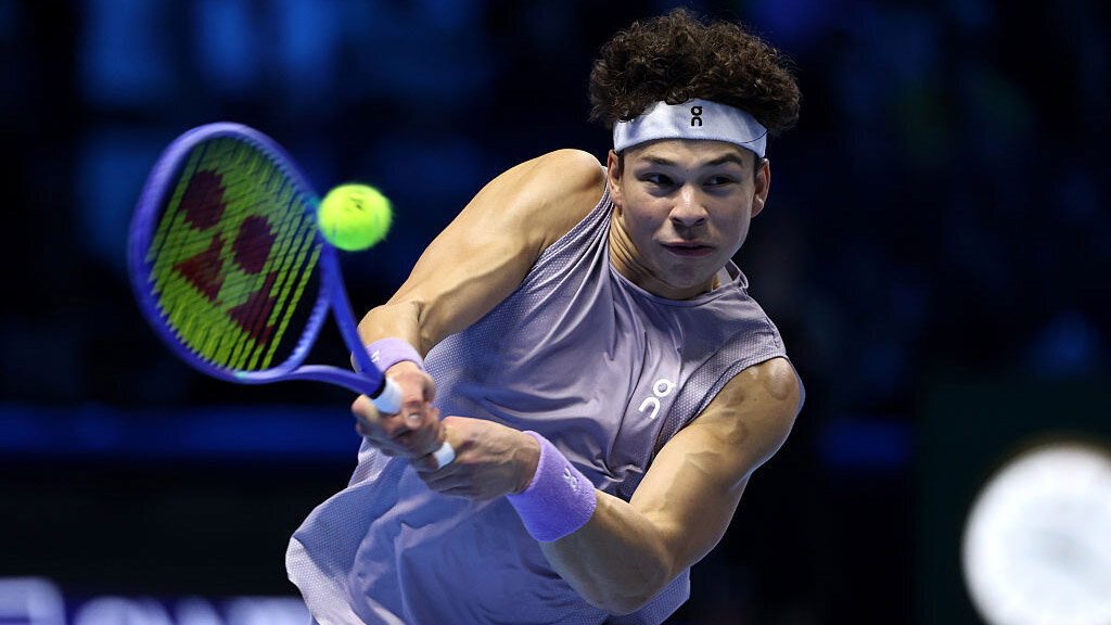 ATP-Finals-Ben-Shelton-tr-gt-die-YONEX-Fahne-alleine-noch-