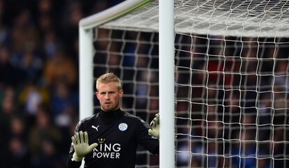 LEICESTER, ENGLAND - FEBRUARY 27: Kasper Schmeichel of Leicester City in action during the Barclays Premier League match between Leicester City and Norwich City at The King Power Stadium on February 27, 2016 in Leicester, England. (Photo by Laurenc...