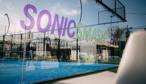 Der neue SONICSMASH FF von ASICS bekam in Barcelona eine ganz besondere Bühne.