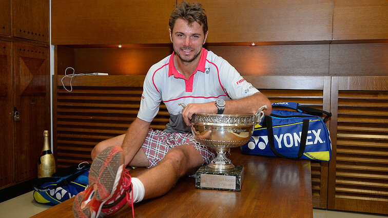 Stan Wawrinka mit dem Siegerpokal bei den French Open 2015