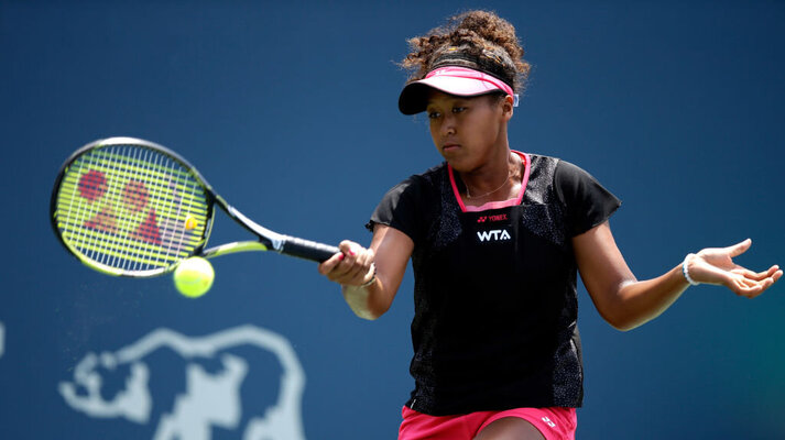 Naomi Osaka setzt komplett auf Yonex und gehört zu den aktuell bekanntesten Gesichtern des Herstellers.