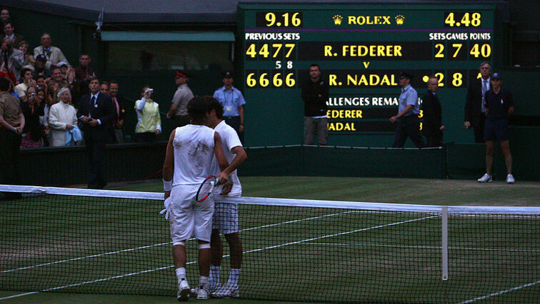 Ende um 21:16 Uhr: Rafael Nadal schlägt Roger Federer im Finale 2008