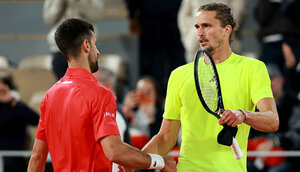Novak Djokovic und Alexander Zverev im vergangenen Jahr bei den French Open