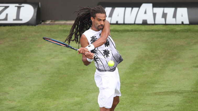 Dustin Brown bestreitet im Rahmen des ATP Halle ein Showmatch gegen Mischa Zverev. Dustin Brown bestreitet im Rahmen des ATP Halle ein Showmatch gegen Mischa Zverev.