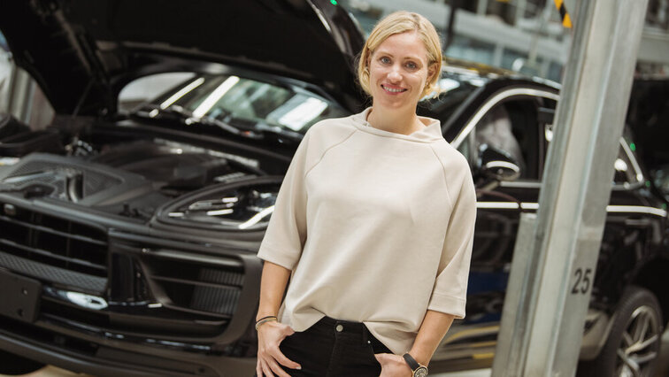 Angelique Kerber beim Besuch des Porsche-Werks in Leipzig