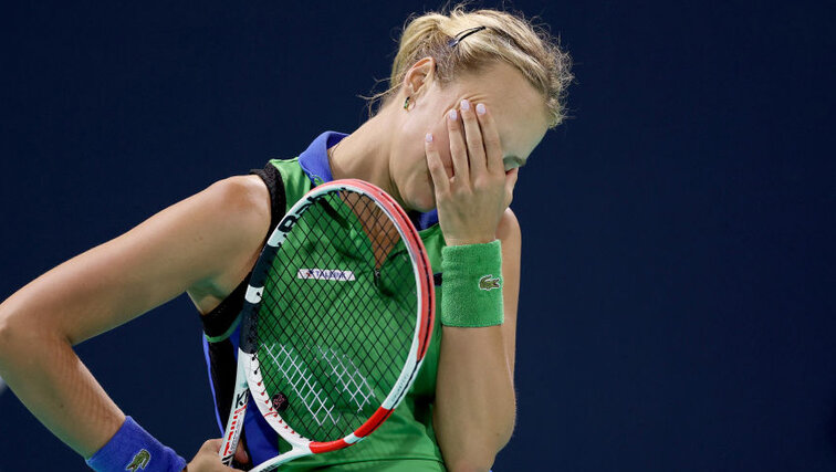 Anett Kontaveit muss sich ihrem Rücken beugen Anett Kontaveit muss sich ihrem Rücken beugen