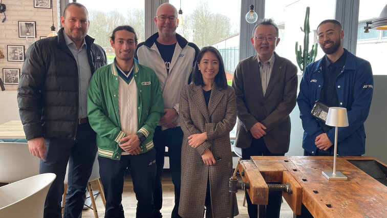 YONEX-Chefin Alyssa Yoneyama zu Besuch in der Spencer Tennis Akademie in Düsseldorf