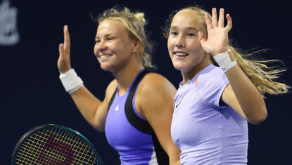 Nach ihrem 500er-Titel in Brisbane sicherten sich Diana Shnaider (l.) und Mirra Andreeva (r.) in Miami ihren zweiten WTA-Titel im Doppel. Getty Images