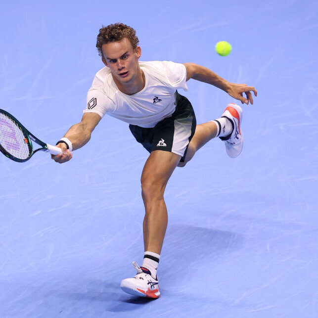 Van tennis hotsell
