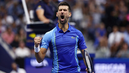 Mit einer überraschend offensiven Vorstellung holt sich Novak Djokovic in New York den Titel. Mit einer überraschend offensiven Vorstellung holt sich Novak Djokovic in New York den Titel.