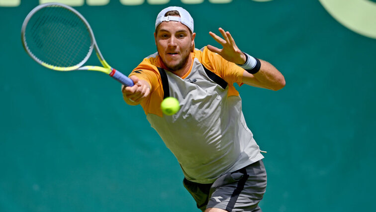 Jan-Lennard Struff left in Halle