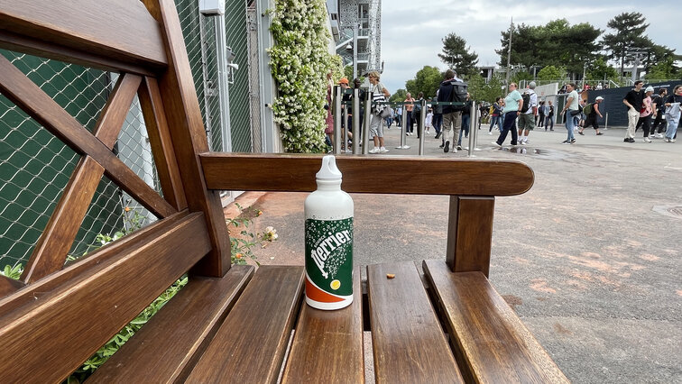 Die Flasche des Vertrauens der Journalisten Die Flasche des Vertrauens der Journalisten