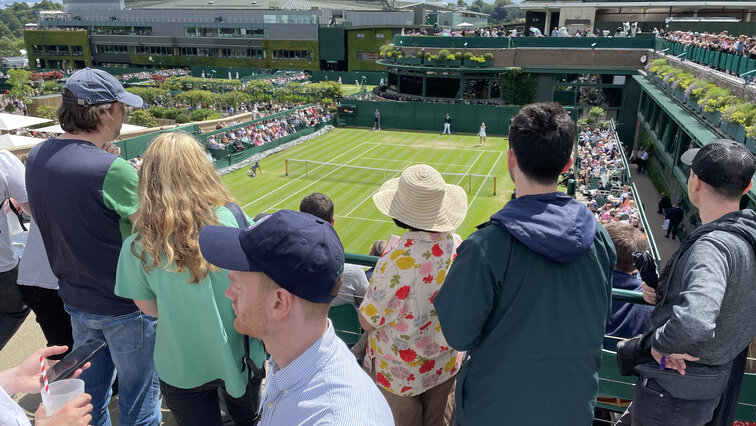 Ja, auch der Court 18 hat eine kleine Warteschlange zu bieten Yes, Court 18 also has a small queue