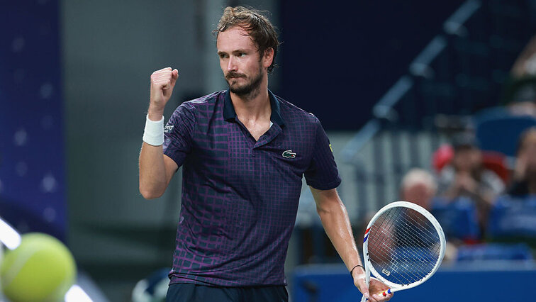 Nach hartem Widerstand zu Beginn spielte sich Daniil Medvedev in Almaty zu einem Zweisatz-Erfolg gegen Fabian Marozsan. Getty Images