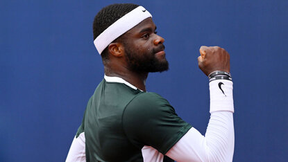 Frances Tiafoe hatte am Freitag in Estoril hart zu kämpfen Frances Tiafoe hatte am Freitag in Estoril hart zu kämpfen