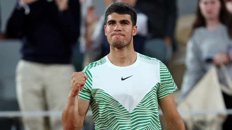 Im Achtelfinale von Roland Garros ließ Carlos Alcaraz seinem Gegner Lorenzo Musetti keine Chance. Im Achtelfinale von Roland Garros ließ Carlos Alcaraz seinem Gegner Lorenzo Musetti keine Chance.