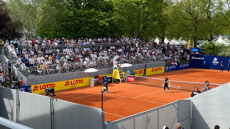 Die Tribünen waren beim MTTC Iphitos auch am zweiten Quali-Tag voll