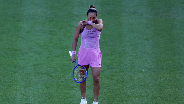 Qinwen Zheng durchlebt aktuell eine schwere Phase in ihrer Tenniskarriere. Qinwen Zheng durchlebt aktuell eine schwere Phase in ihrer Tenniskarriere.