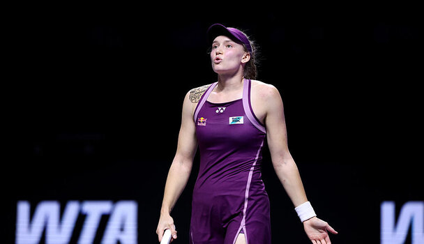 Elena Rybakina ging bereits mit Schulterproblemen in das Match gegen Jessica Pegula.
