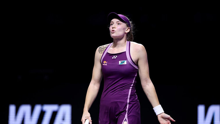 Elena Rybakina ging bereits mit Schulterproblemen in das Match gegen Jessica Pegula. Elena Rybakina ging bereits mit Schulterproblemen in das Match gegen Jessica Pegula.