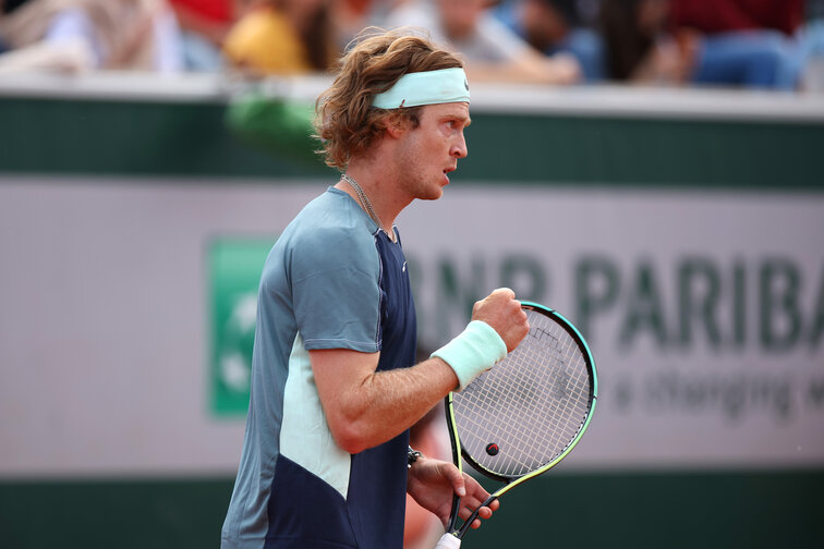 Andrey Rublev hat bei den French Open 2022 die zweite Runde erreicht Andrey Rublev hat bei den French Open 2022 die zweite Runde erreicht