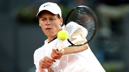 Jannik Sinner steht in Roland-Garros 2024 in Runde zwei Jannik Sinner steht in Roland-Garros 2024 in Runde zwei