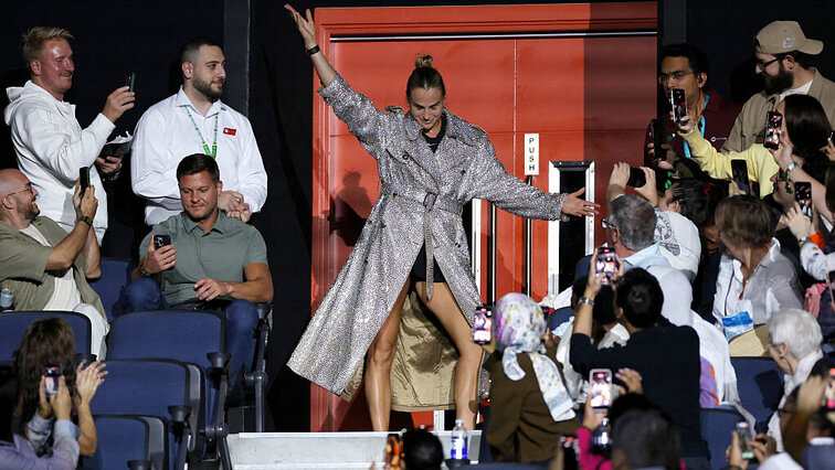 Aryna Sabalenka hatte ihren großen Auftritt beim "Battle of the Sexes" bereits vor dem Match. Aryna Sabalenka hatte ihren großen Auftritt beim "Battle of the Sexes" bereits vor dem Match.