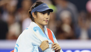 Emma Raducanu noch in ihren alten Kleidern