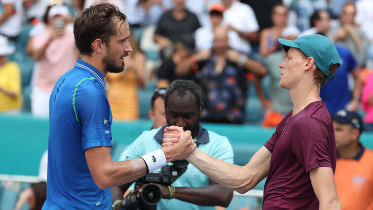 Daniil Medvedev und Jannik Sinner im vergangenen Jahr in Miami Daniil Medvedev und Jannik Sinner im vergangenen Jahr in Miami