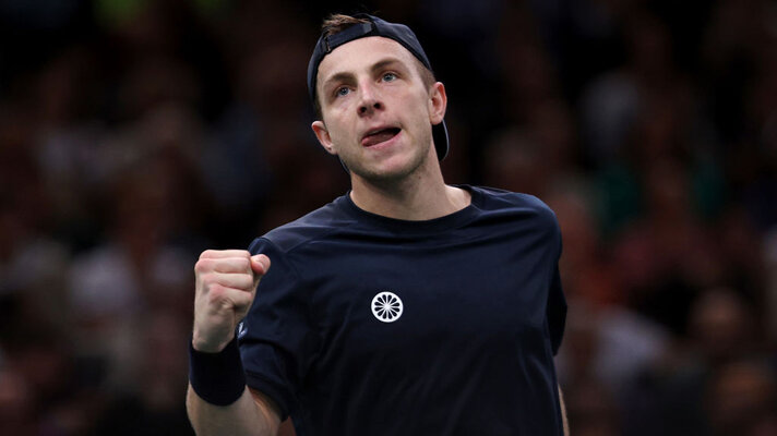 Und ein paar Tage nach Roland-Garros hat dann Tallon Griekspoor im heimischen ´s-Hertogenbosch zugeschlagen. In einem spannenden Endspiel gegen Jordan Thompson. Und ein paar Tage nach Roland-Garros hat dann Tallon Griekspoor im heimischen ´s-Hertogenbosch zugeschlagen. In einem spannenden Endspiel gegen Jordan Thompson.