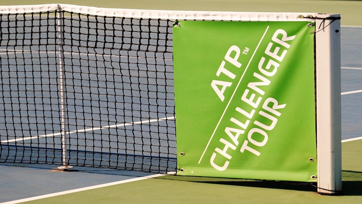 ATP Challenger frame and wind wonderfully bizarre point win in