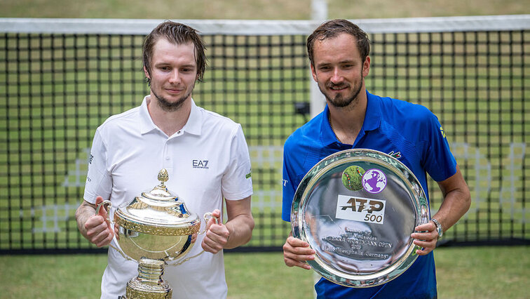 Alexander Bublik (li.) und Daniil Medvedev (re.) Alexander Bublik (li.) und Daniil Medvedev (re.)