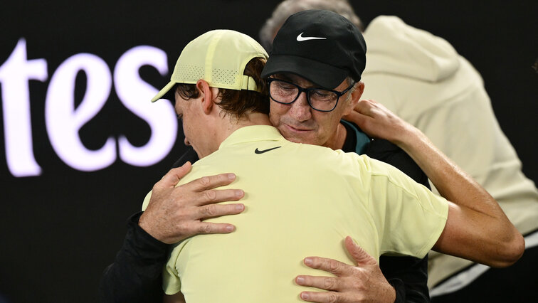 Jannik Sinner und Darren Cahill bei den Australian Open 2025 Jannik Sinner und Darren Cahill bei den Australian Open 2025