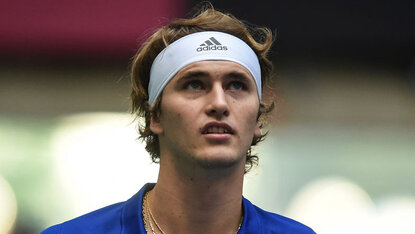 Alexander Zverev Der Blick von Alexander Zverev geht nach oben