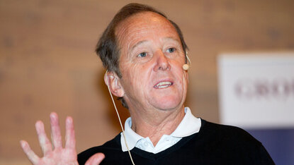 Bob Brett bei einem Tennis-Kongress in Seefeld im Jahr 2013 Bob Brett bei einem Tennis-Kongress in Seefeld im Jahr 2013