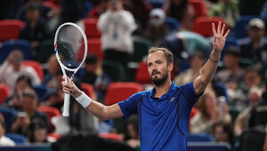 Daniil Medvedev sieht Jannik Sinner und Carlos Alcaraz als nahezu unbezwingbar.