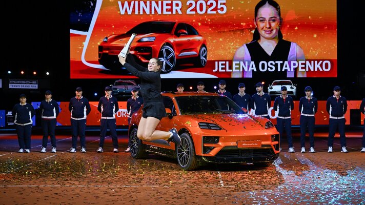 Jelena Ostapenko trifft 2025 alles: Im Finale siegt sie deutlich gegen Aryna Sabalenka, die damit weiterhin auf ihren Premierentitel in Stuttgart wartet.