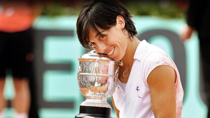 Francesca Schiavone mit ihrer wichtigsten Sport-Trophäe