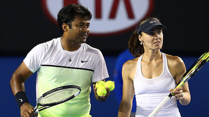Leander Paes, hier mit Martina Hingis, bekommt 2024 seinen Platz in der Hall of Fame des Tennissports Leander Paes, hier mit Martina Hingis, bekommt 2024 seinen Platz in der Hall of Fame des Tennissports