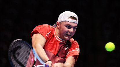 Dominic Stricker muss weiterhin auf seinen Start in die Tennissaison warten.